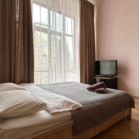ROMANTIC Apartments - оn Valova street Львів Екстер'єр фото