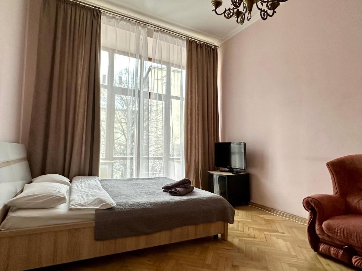 ROMANTIC Apartments - оn Valova street Львів Екстер'єр фото