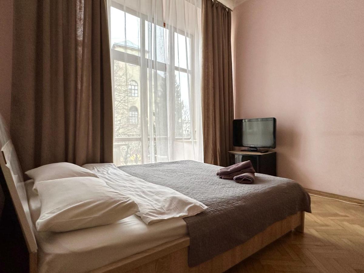 ROMANTIC Apartments - оn Valova street Львів Екстер'єр фото
