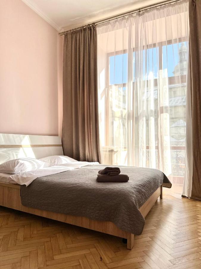 ROMANTIC Apartments - оn Valova street Львів Екстер'єр фото