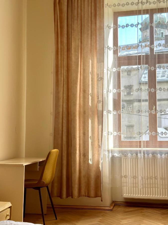 ROMANTIC Apartments - оn Valova street Львів Екстер'єр фото