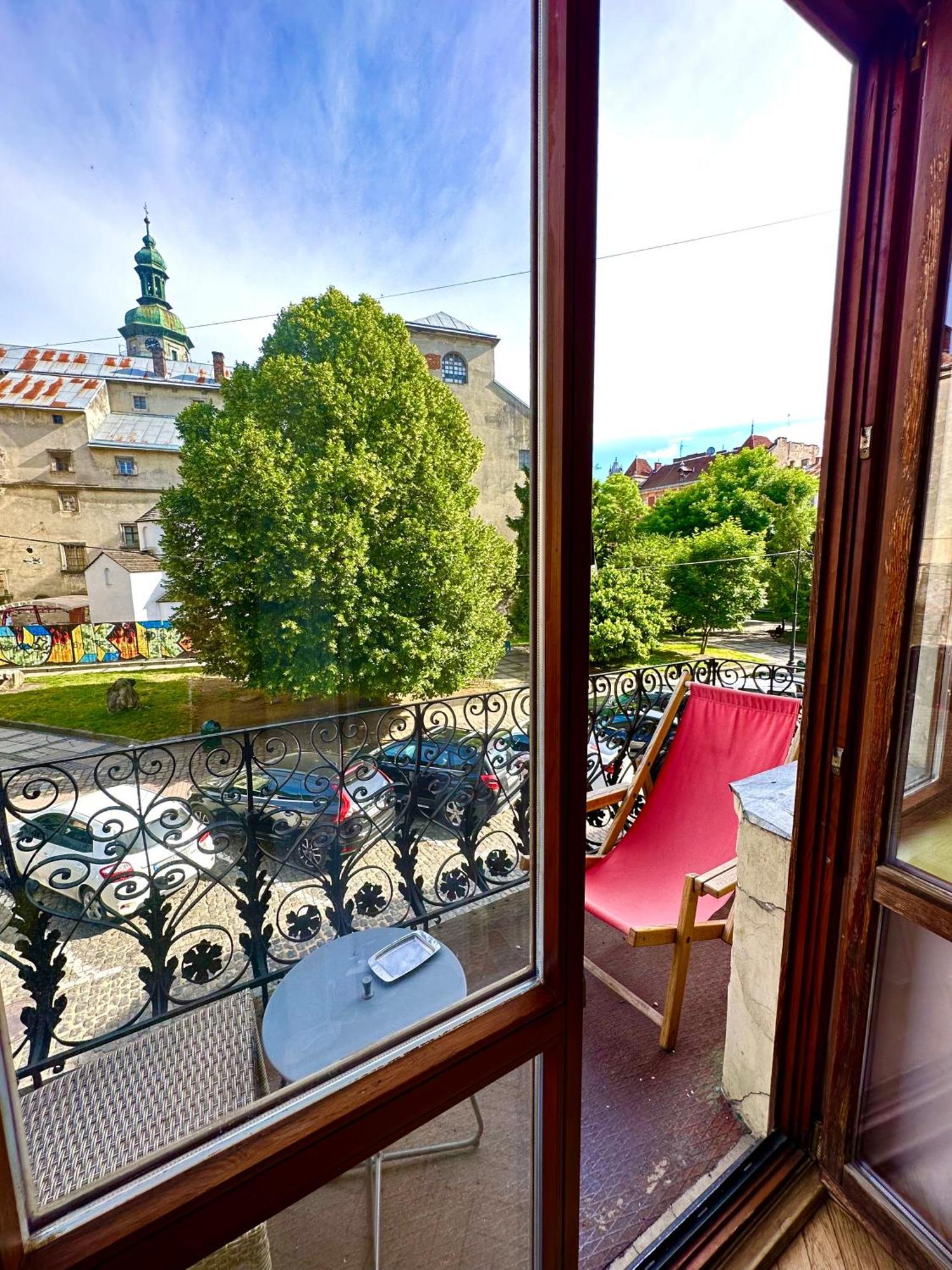 ROMANTIC Apartments - оn Valova street Львів Екстер'єр фото