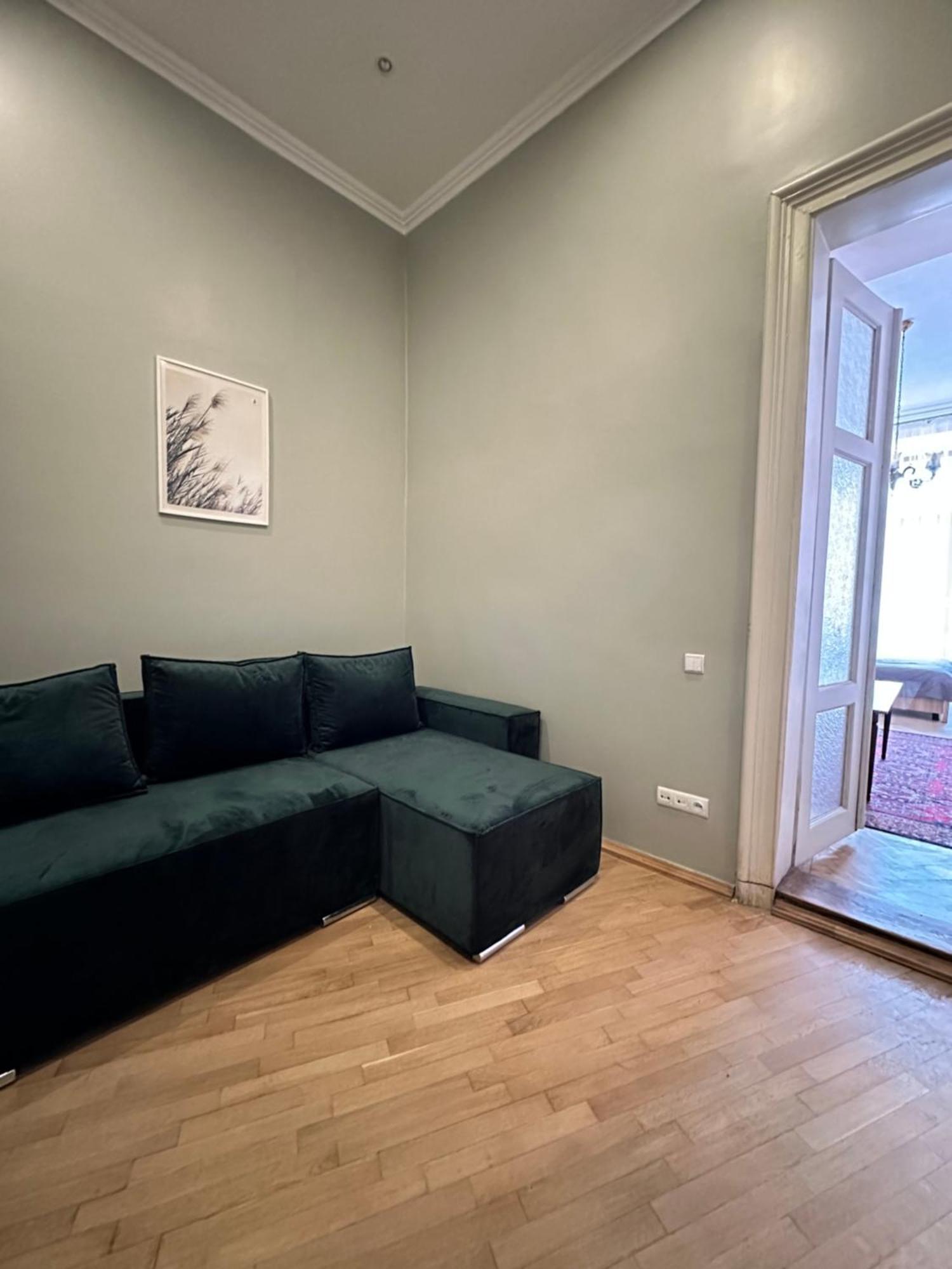 ROMANTIC Apartments - оn Valova street Львів Екстер'єр фото