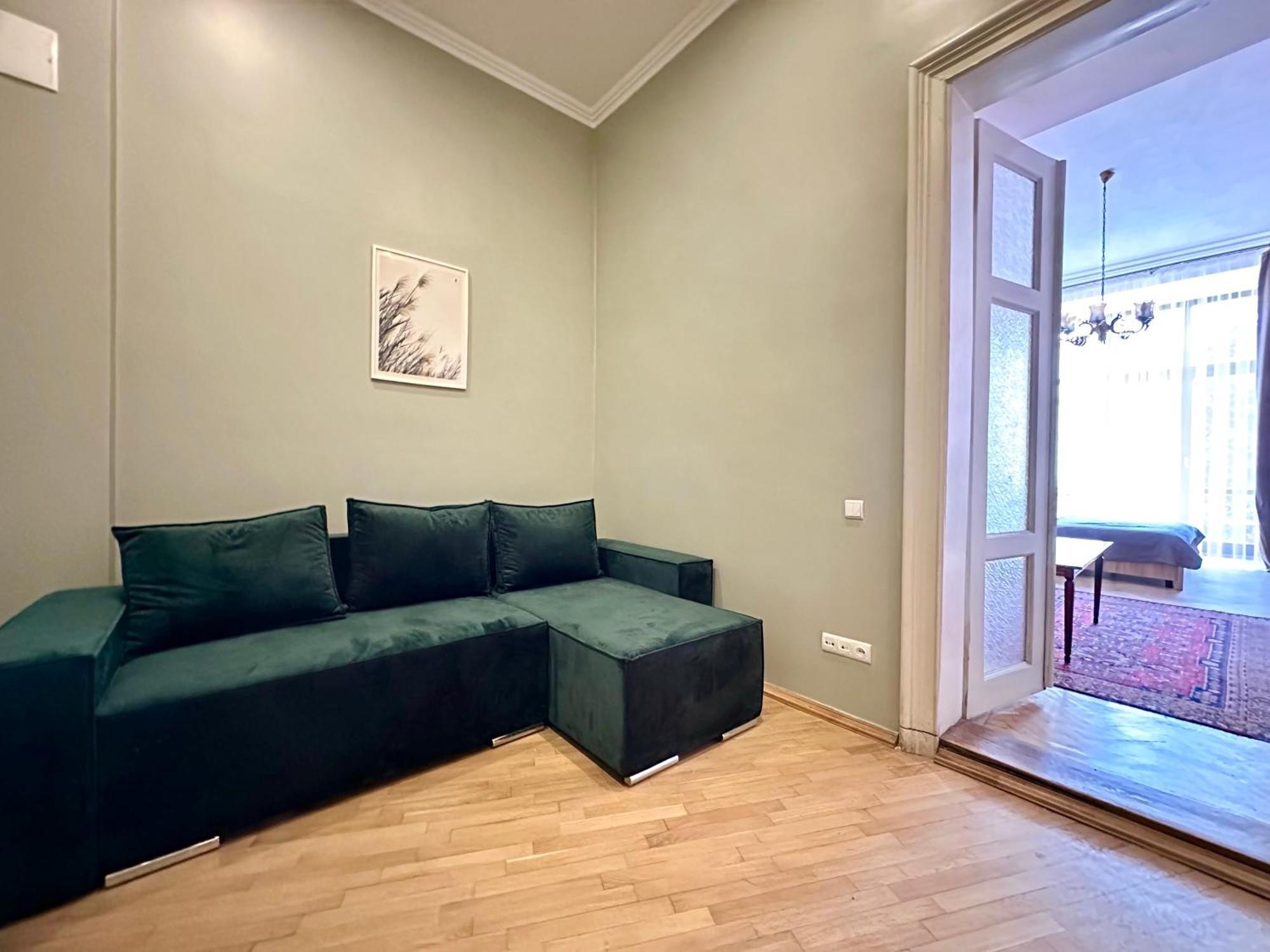 ROMANTIC Apartments - оn Valova street Львів Екстер'єр фото