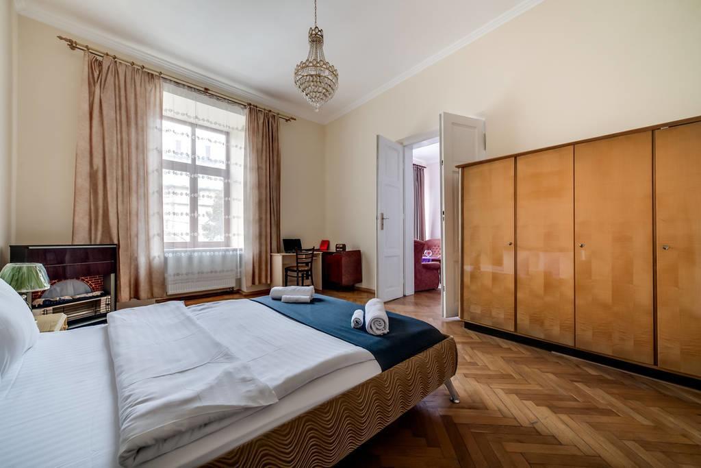ROMANTIC Apartments - оn Valova street Львів Екстер'єр фото