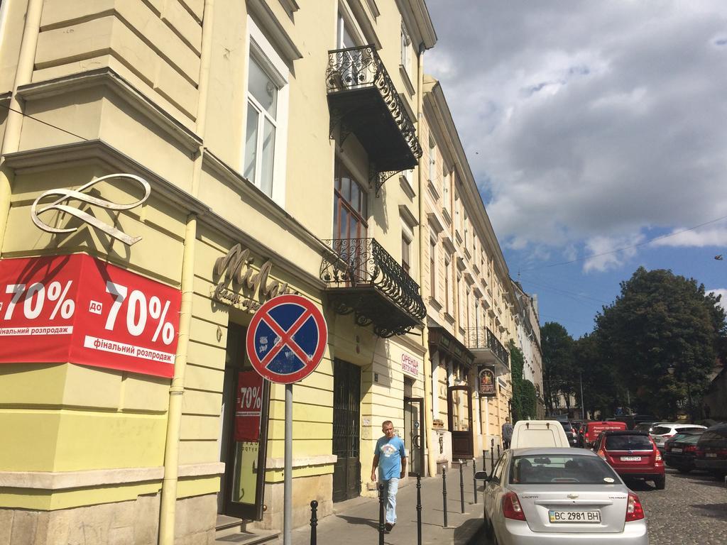 ROMANTIC Apartments - оn Valova street Львів Екстер'єр фото