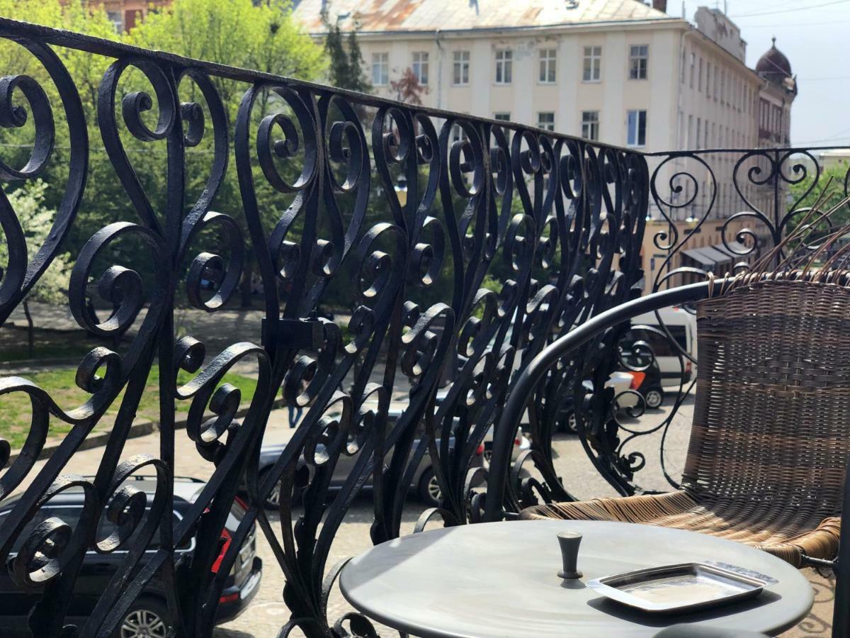ROMANTIC Apartments - оn Valova street Львів Екстер'єр фото