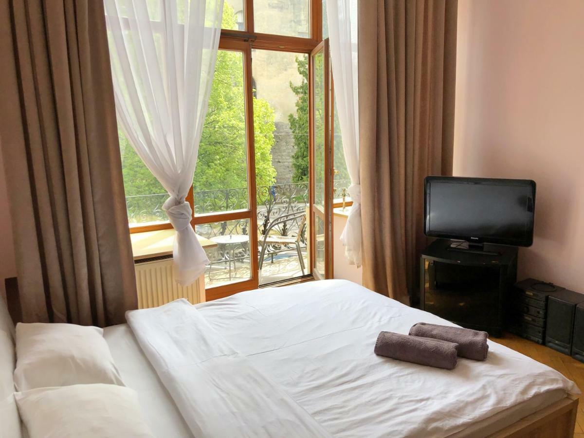 ROMANTIC Apartments - оn Valova street Львів Екстер'єр фото